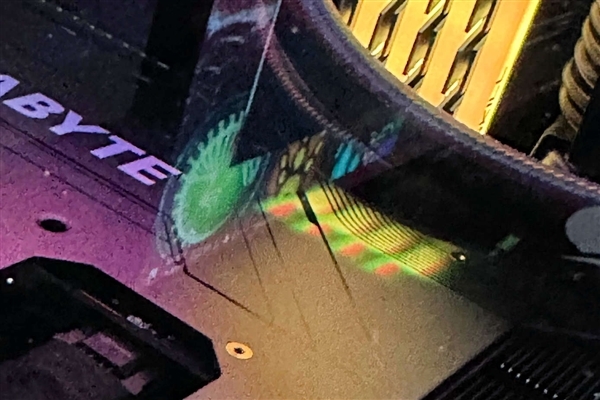 “光污染”离奇惹祸！内存RGB把显卡背板、GPU烧出痕迹