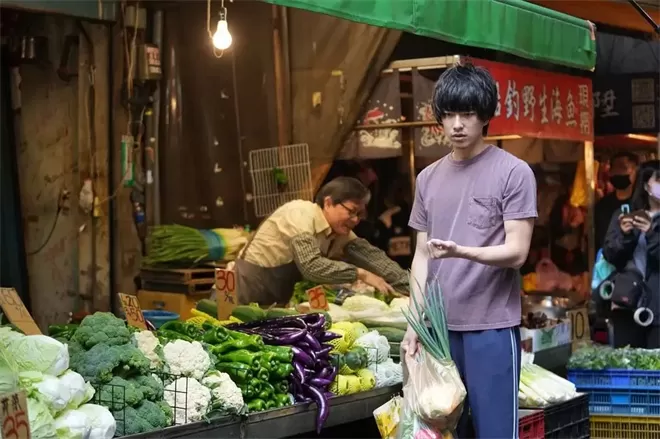 《看不见的朋友》：只要心还在跳，一切都会变好-值得看